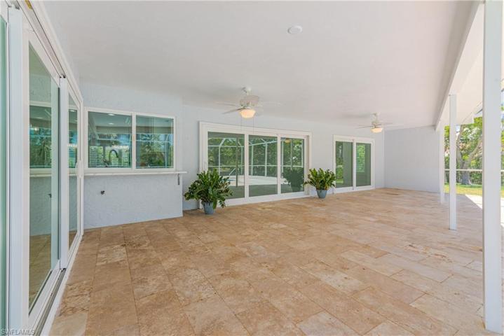 Huge covered lanai space