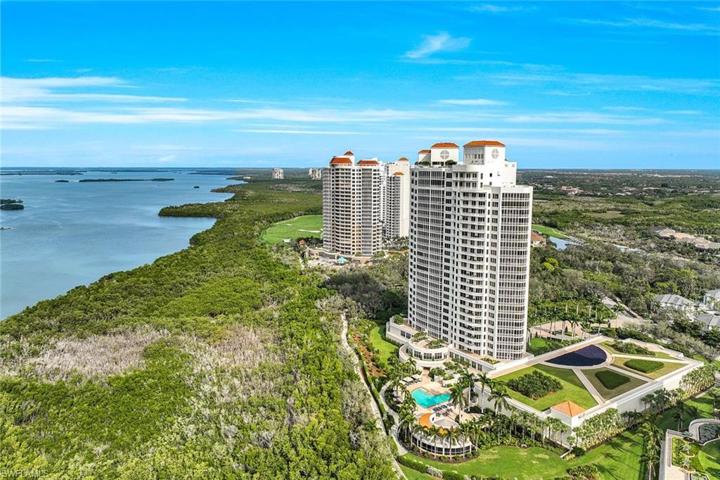 Resort Style amenities with a large pool/spa area! Pool cabana with grills, guest suites, fitness center, movie theater, club room, card room and billiard room -- SO MANY OPTIONS.