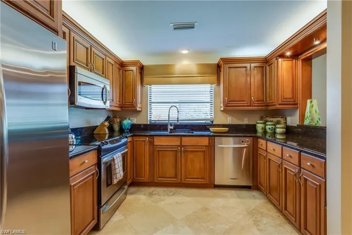 630  95th N AVE, Naples, FL 34108