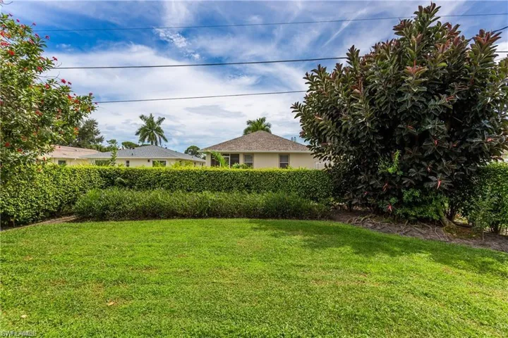 630  95th N AVE, Naples, FL 34108
