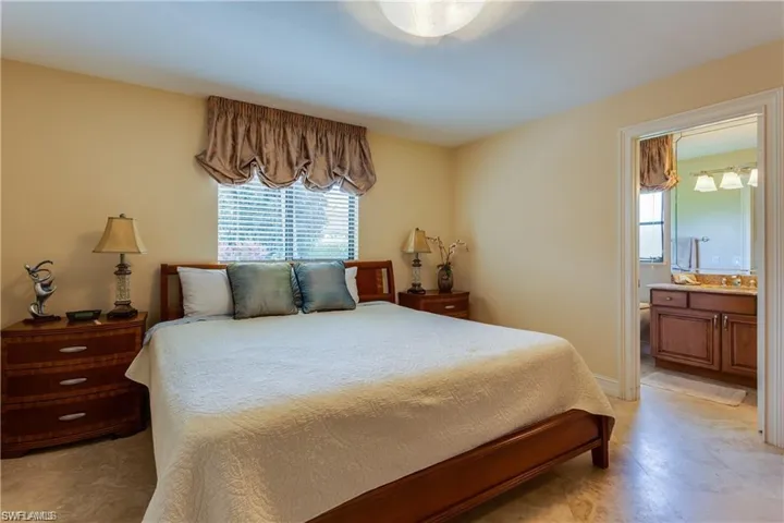 630  95th N AVE, Naples, FL 34108