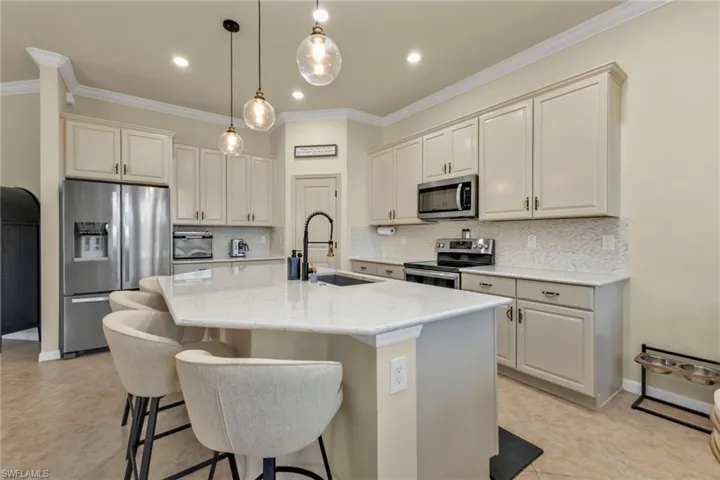 10485  Crooked Creek  DR, Venice, FL 34293