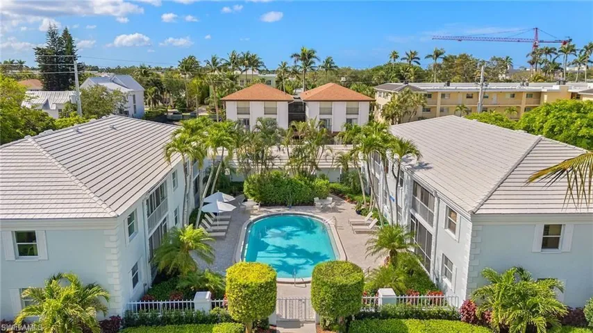 360 10th Ave S B100, Naples, Florida 34102