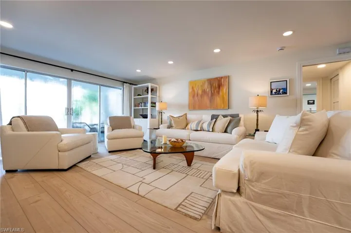 360 10th Ave S B100, Naples, Florida 34102