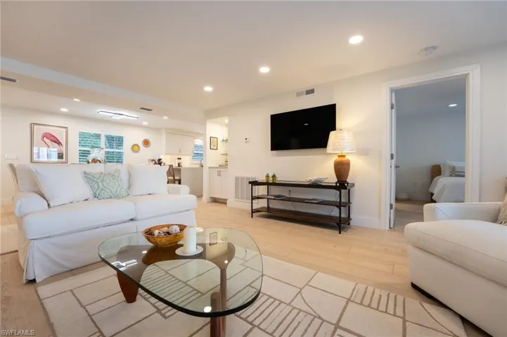360 10th Ave S B100, Naples, Florida 34102