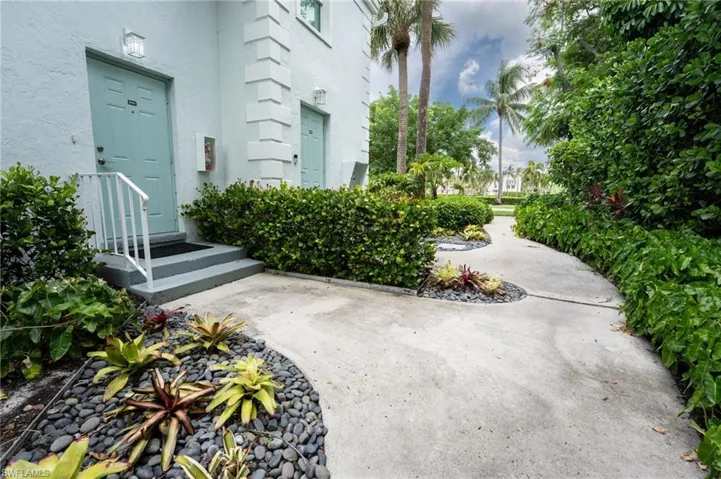 360 10th Ave S B100, Naples, Florida 34102