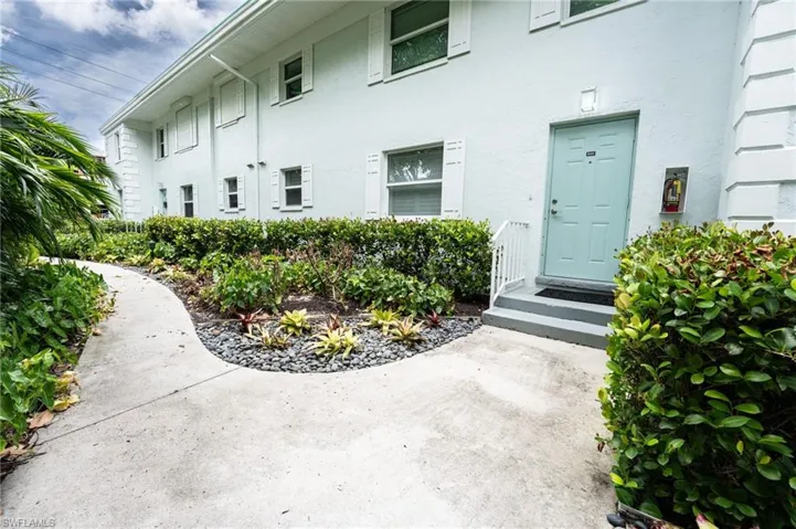 360 10th Ave S B100, Naples, Florida 34102