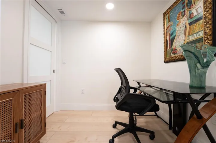 360 10th Ave S B100, Naples, Florida 34102