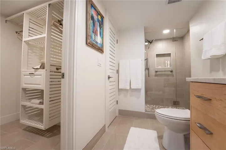360 10th Ave S B100, Naples, Florida 34102