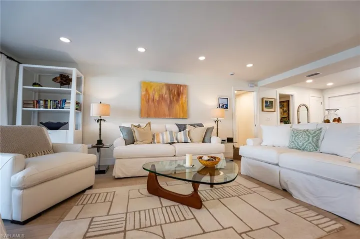 360 10th Ave S B100, Naples, Florida 34102