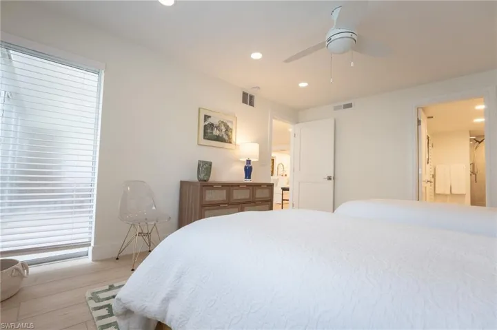 360 10th Ave S B100, Naples, Florida 34102