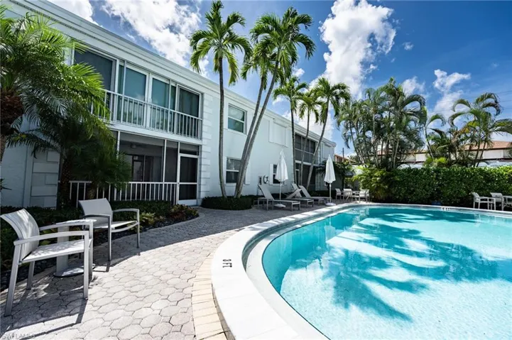 360 10th Ave S B100, Naples, Florida 34102