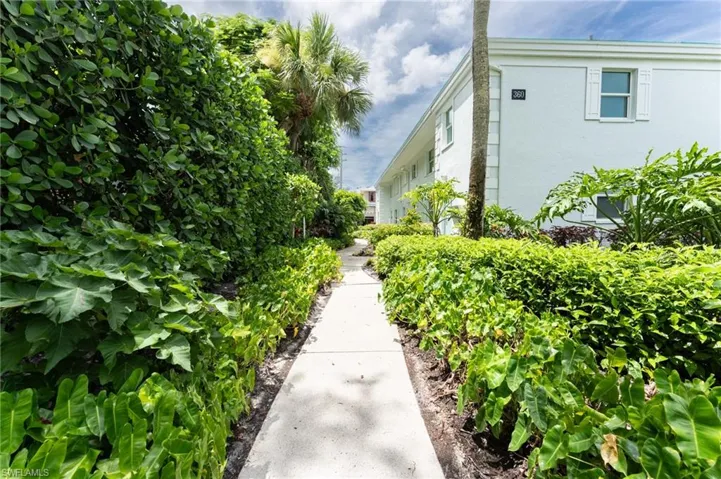 360 10th Ave S B100, Naples, Florida 34102