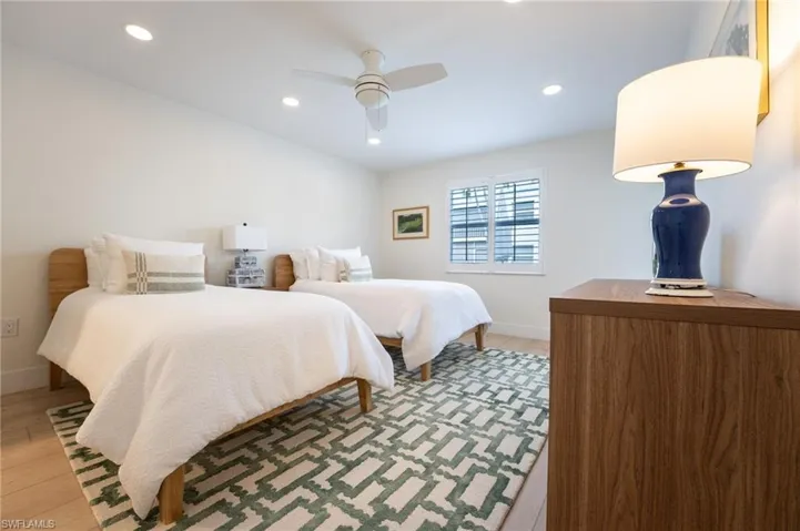 360 10th Ave S B100, Naples, Florida 34102