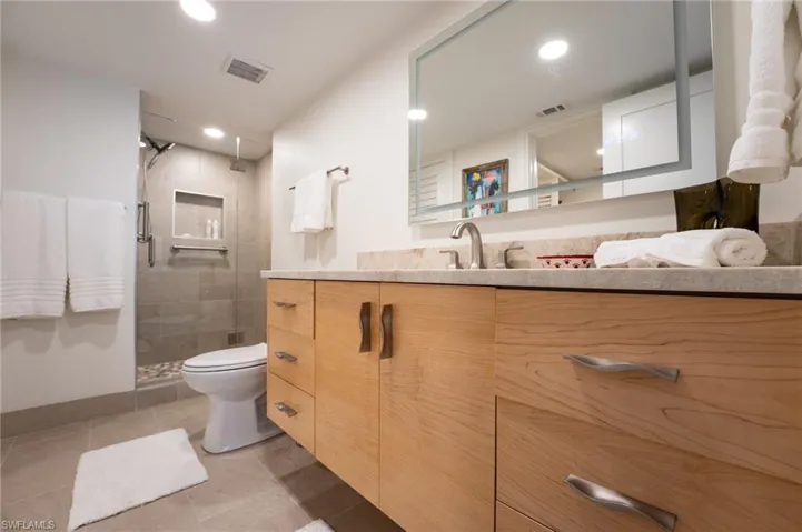 360 10th Ave S B100, Naples, Florida 34102