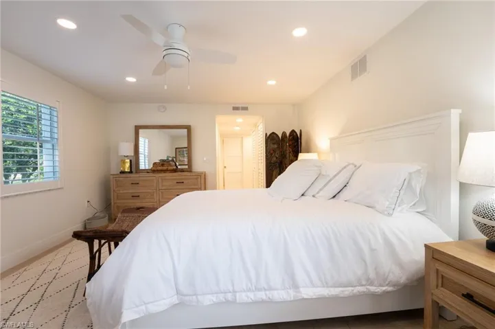 360 10th Ave S B100, Naples, Florida 34102