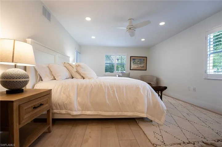360 10th Ave S B100, Naples, Florida 34102