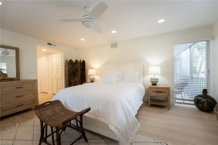 360 10th Ave S B100, Naples, Florida 34102