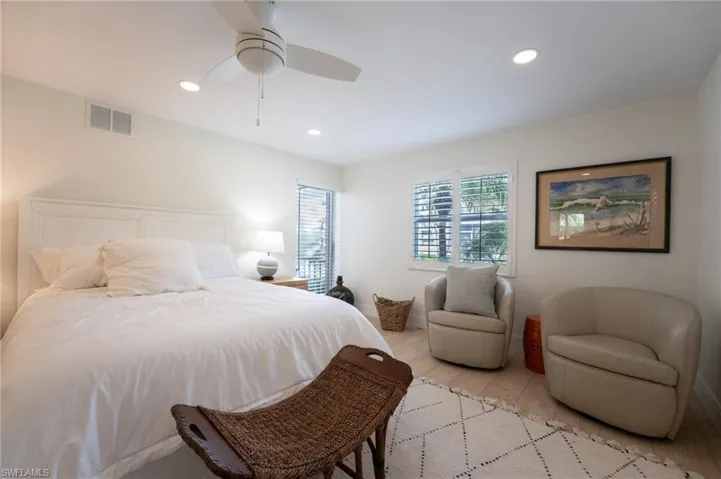360 10th Ave S B100, Naples, Florida 34102