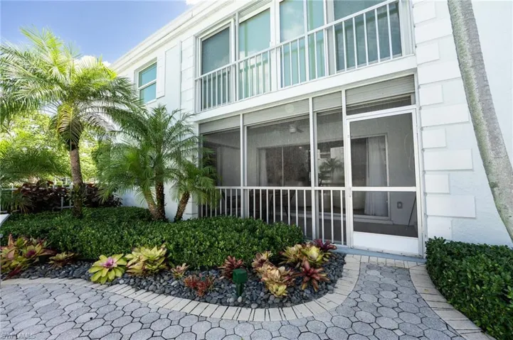 360 10th Ave S B100, Naples, Florida 34102