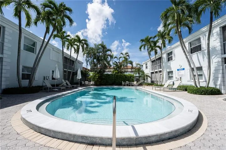 360 10th Ave S B100, Naples, Florida 34102