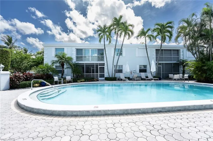 360 10th Ave S B100, Naples, Florida 34102