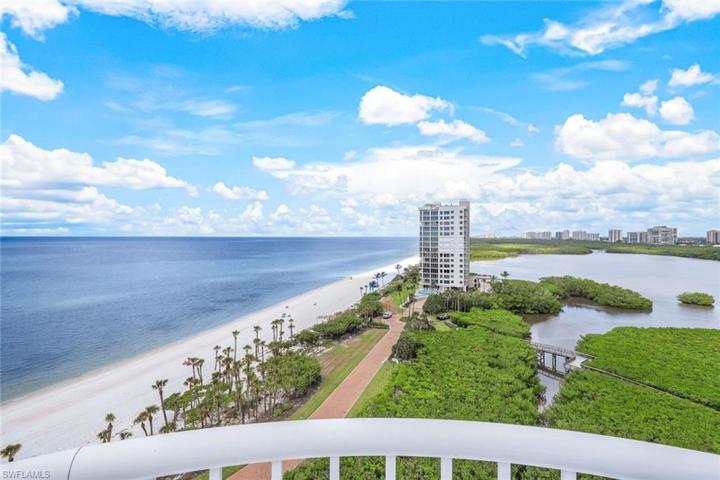 PRIVATE Rooftop Balcony ~ Penthouse 2 North Views. SUNSETS YEAR ROUND!