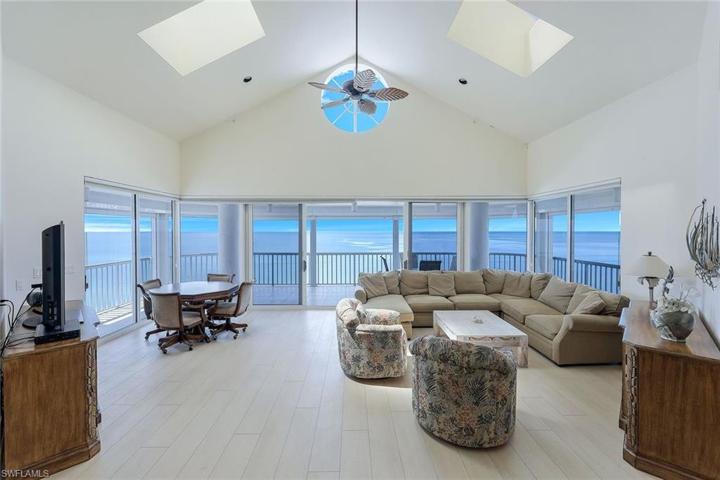 18 foot Cathedral Ceiling in Living Room