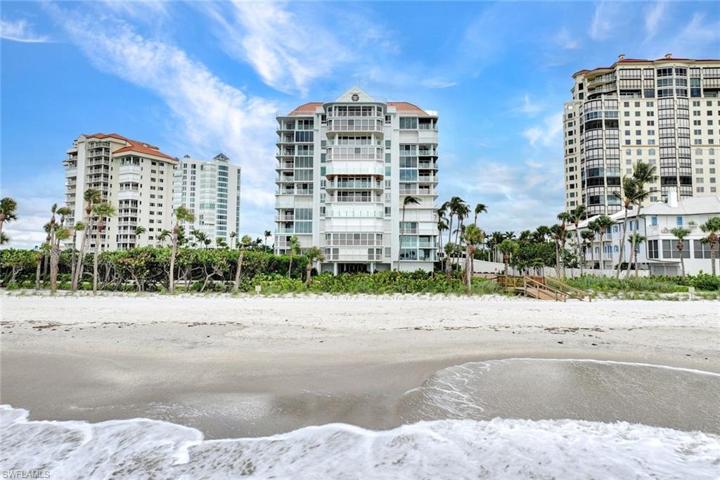 Beach House Center Building.  Penthouse 2 Center with Large Picture Window.