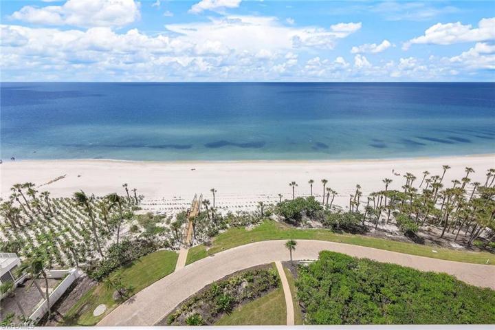 Literally, Just STEPS to the Sand!  Penthouse Lanai View.