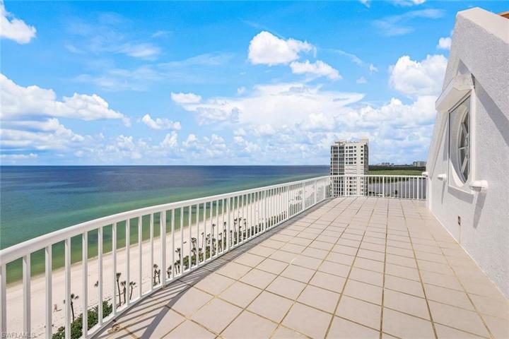 PRIVATE Rooftop Balcony