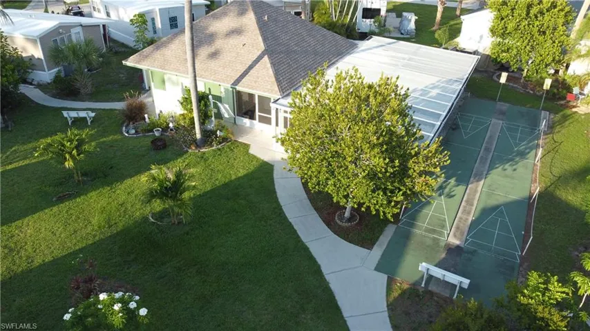 View of drone / aerial view Everglades Kite Cir community center
