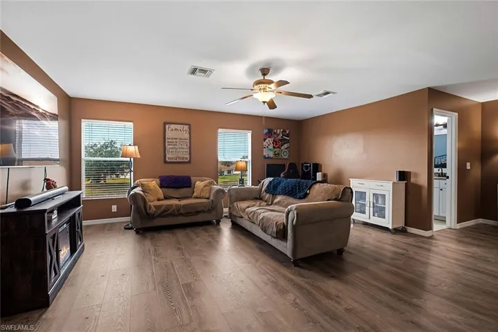 18290  Pine Nut  CT, Lehigh Acres, FL 33972