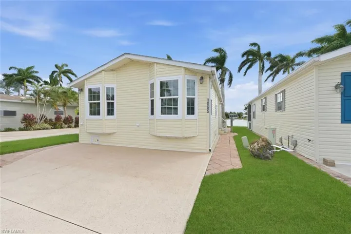1055 Diamond Lake Cir, Naples, Florida 34114