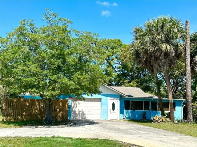 10090 Sunshine DR, BONITA SPRINGS FL 34135