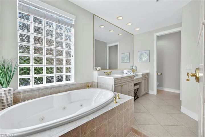 2850  TIBURON E BLVD, Naples, FL 34109
