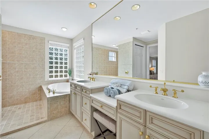 2850  TIBURON E BLVD, Naples, FL 34109