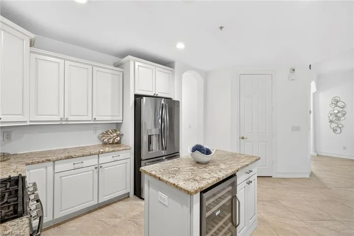2850  TIBURON E BLVD, Naples, FL 34109
