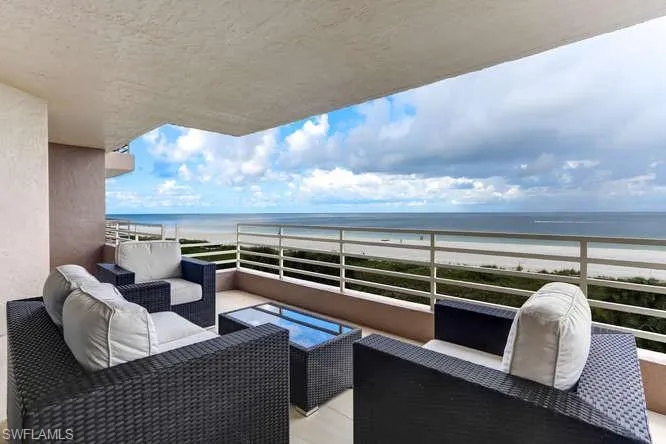 Balcony with outdoor lounge area, fabulous beach view