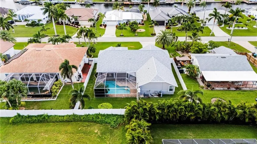 Birds eye view of property featuring a residential view