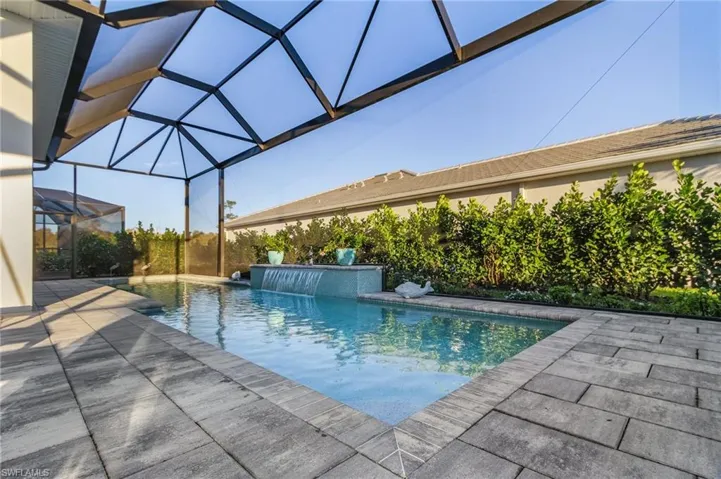 Large lap size pool/spa combo