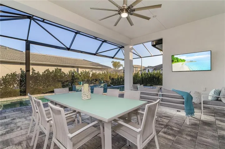 outdoor lanai dining for 8