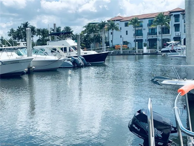 801 River Point Dr, Naples, Florida 34102