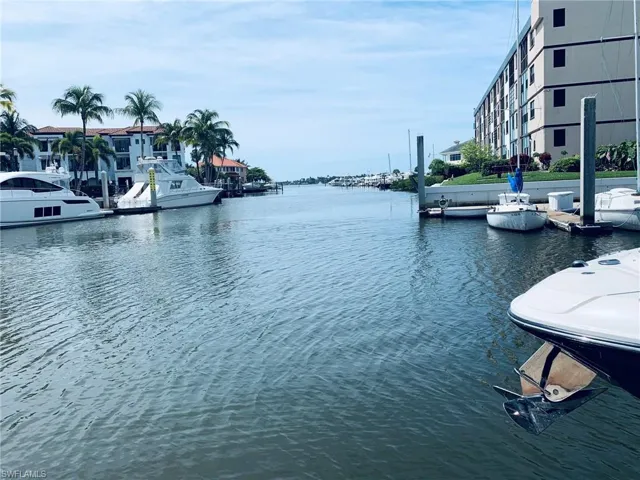 801 River Point Dr, Naples, Florida 34102