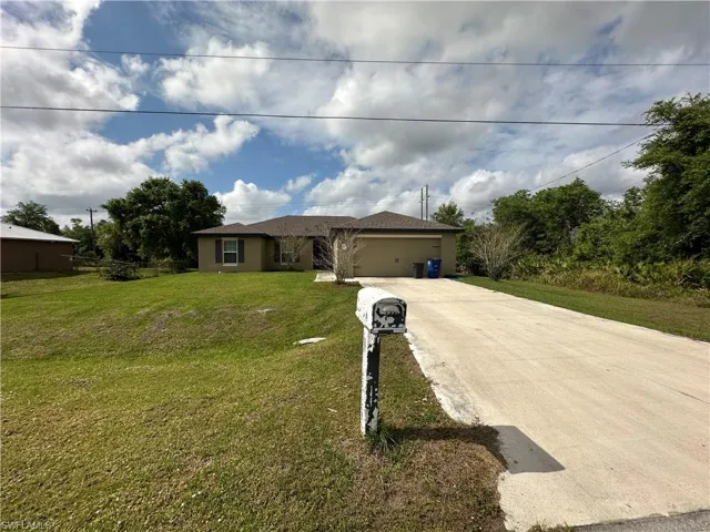 136  Zobora  CIR, Fort Myers, FL 33913