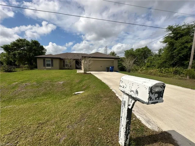 136  Zobora  CIR, Fort Myers, FL 33913