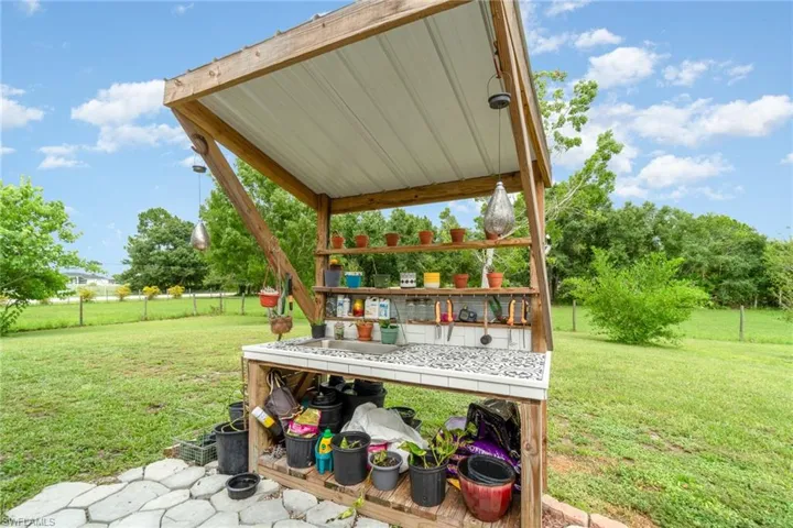 Potting station