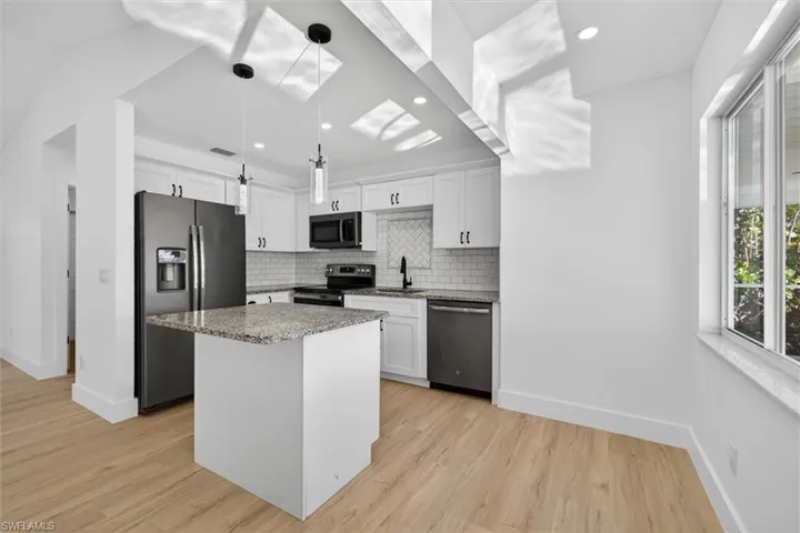 18521 Phlox Dr, Fort Myers, Florida 33967