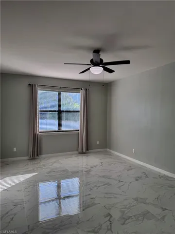 Empty room with ceiling fan