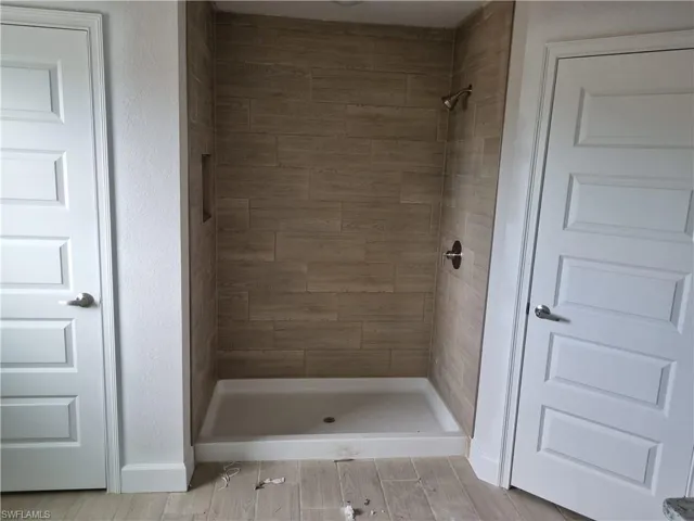 Bathroom featuring a tile shower